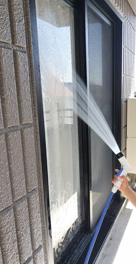 ベランダ 窓掃除 ホース 水かけ