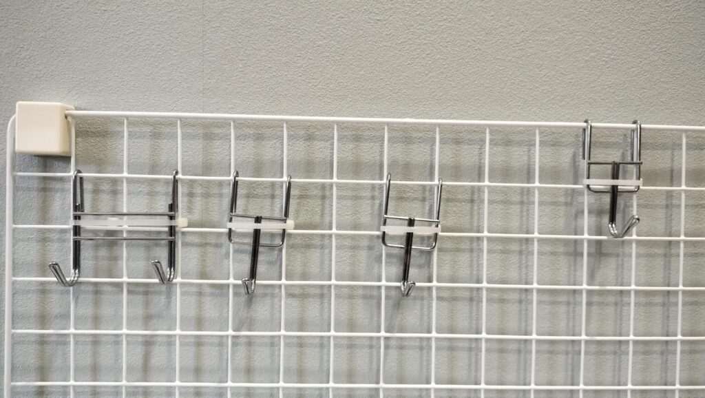 結束バンドで金具の固定完了