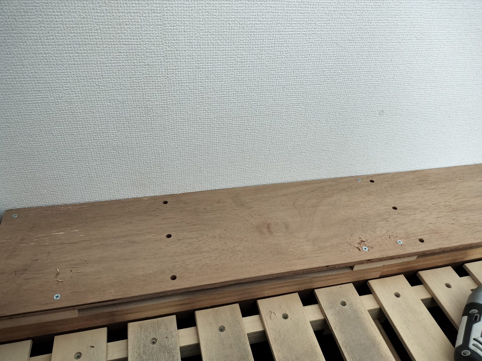 完成した板（コンパネと角材を組み合わせた状態）