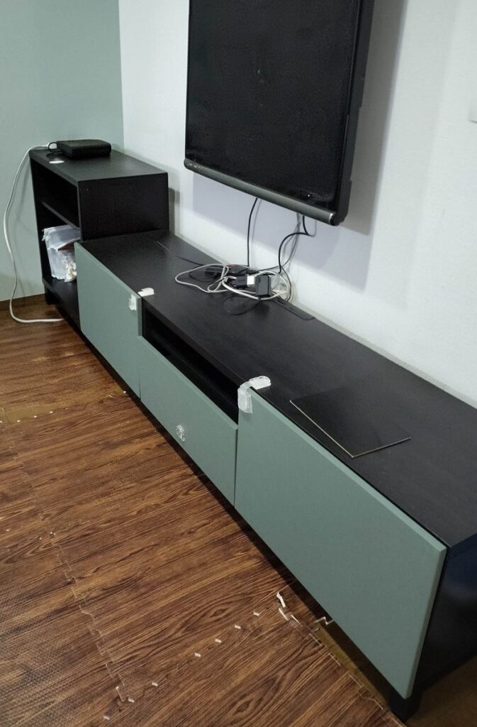 今後棚板を増やして、おもちゃ置き場を使いやすくしたいです