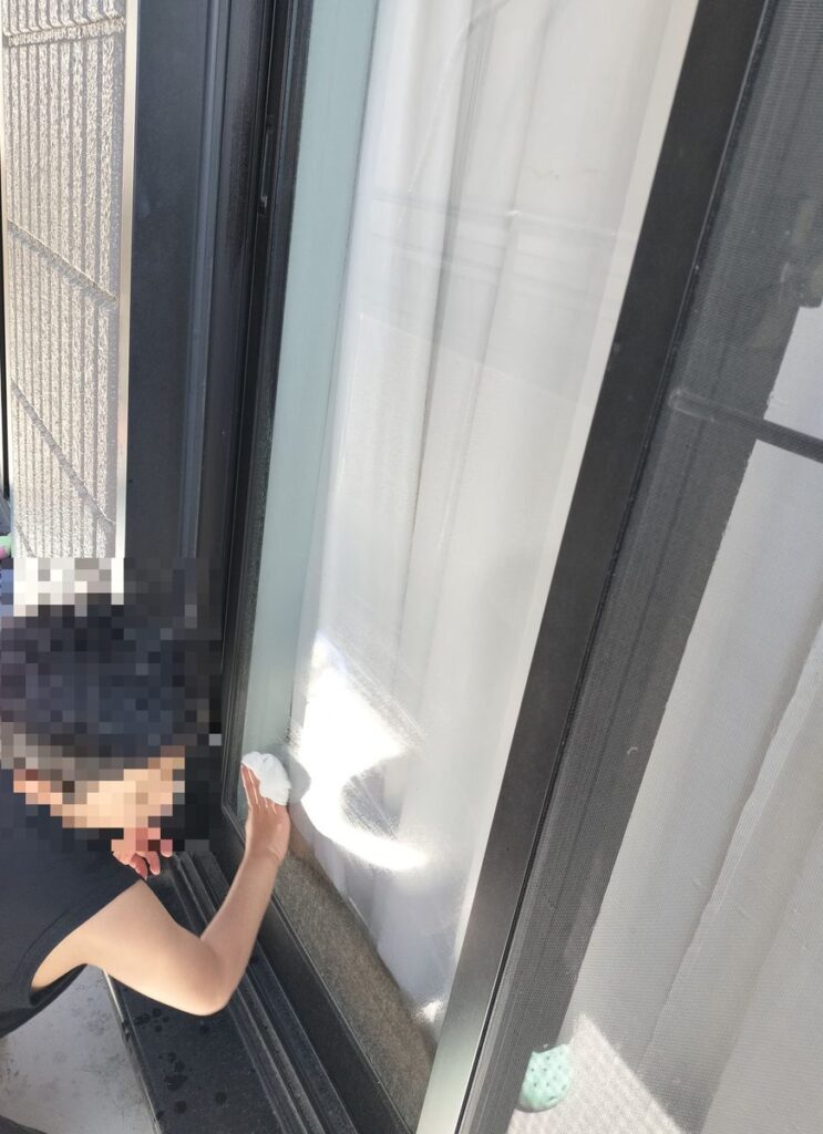 ベランダの窓 外側 拭き掃除