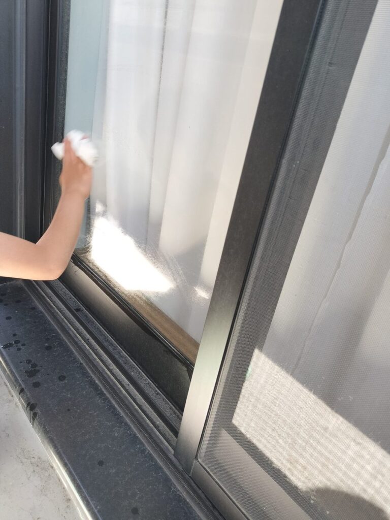 ベランダの窓掃除 手拭き