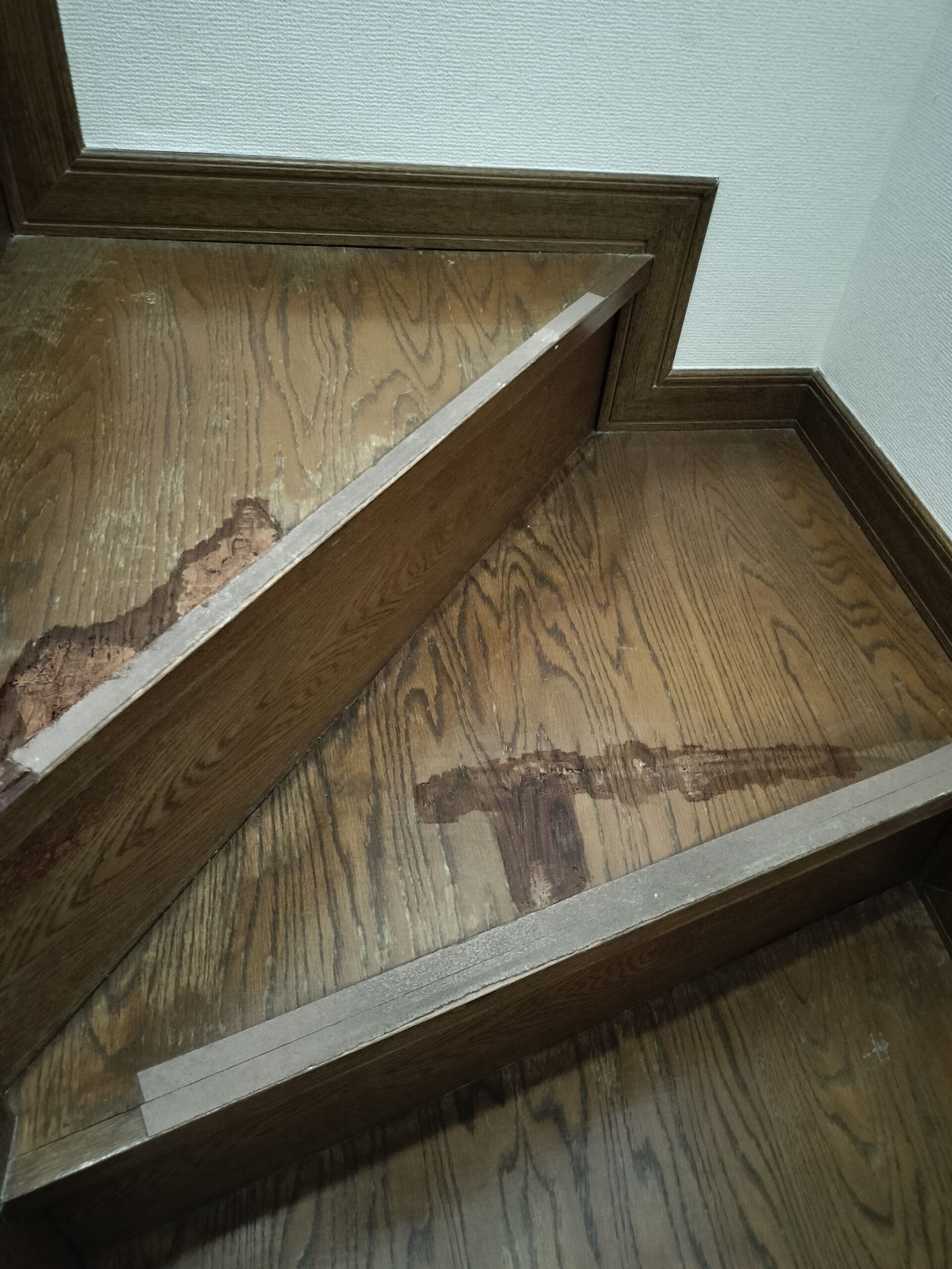 塗料を塗った階段全体