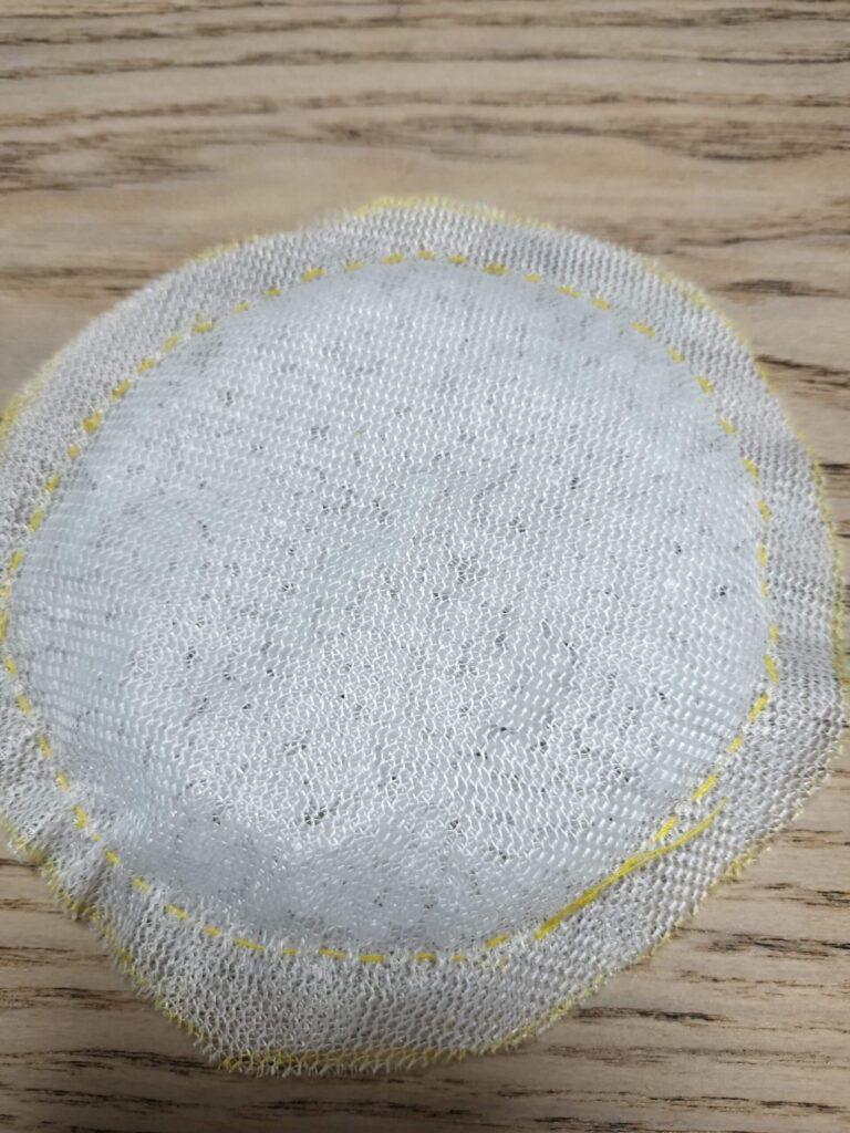 手作りで完成したままごとのパン食材の中身