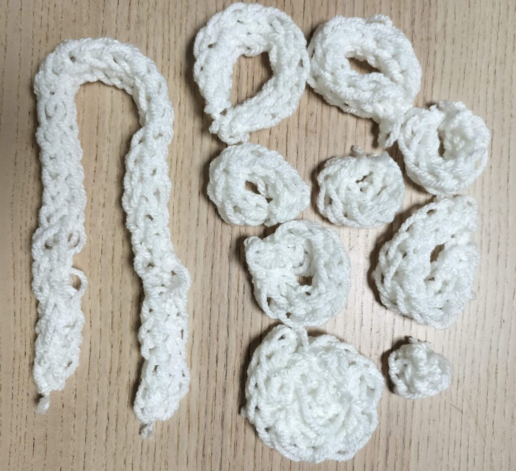 指編みで作ったままごと食材のパーツ